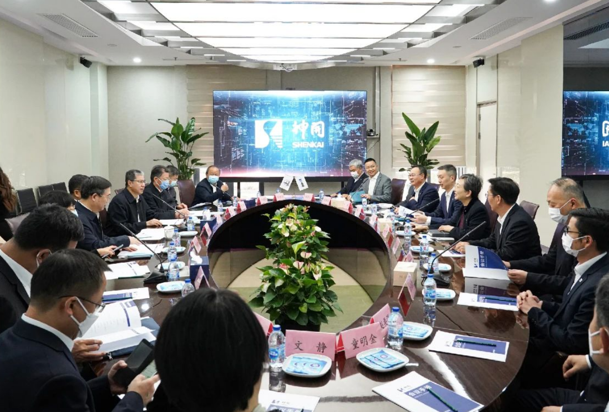 中石化高级副总裁刘宏斌一行益临公海赌船官网参观调查(图2) 中石化高级副总裁刘宏斌一行益临公海赌船官网参观调查(图2)