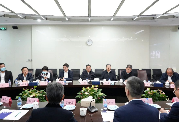 中石化高级副总裁刘宏斌一行益临公海赌船官网参观调查(图1) 中石化高级副总裁刘宏斌一行益临公海赌船官网参观调查(图1)