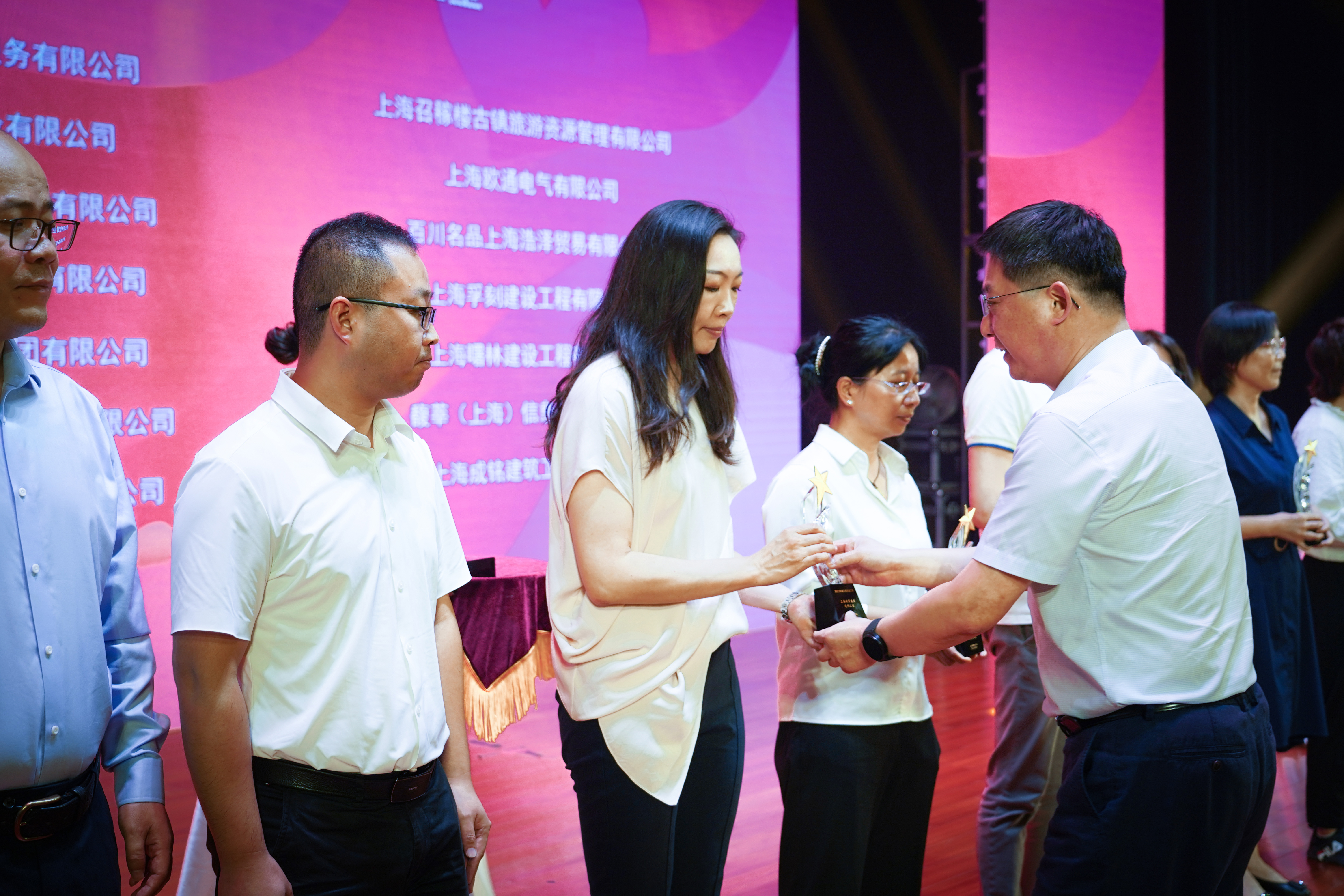 守护落日，为爱而杏转—公海赌船官网再次获得“浦江镇慈悲之星”荣誉称号(图2)