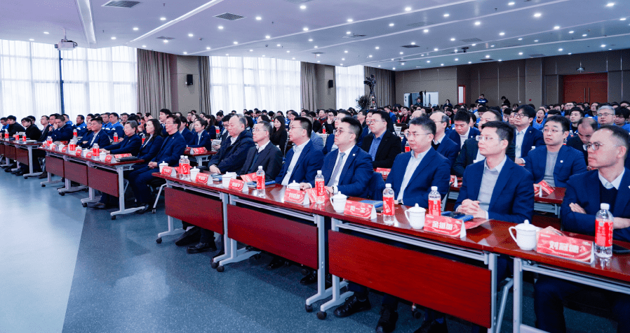 锐意进取，马跃新程——公海赌船官网股份2025年度总结暨赞美大会隆沉召开(图9)